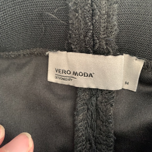 Vero Moda Black Lace Skirt - Picture 2 of 2